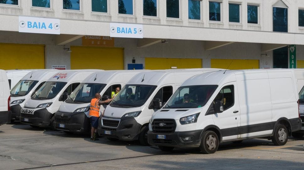 A Peschiera scatta lo sciopero dei corrieri Amazon