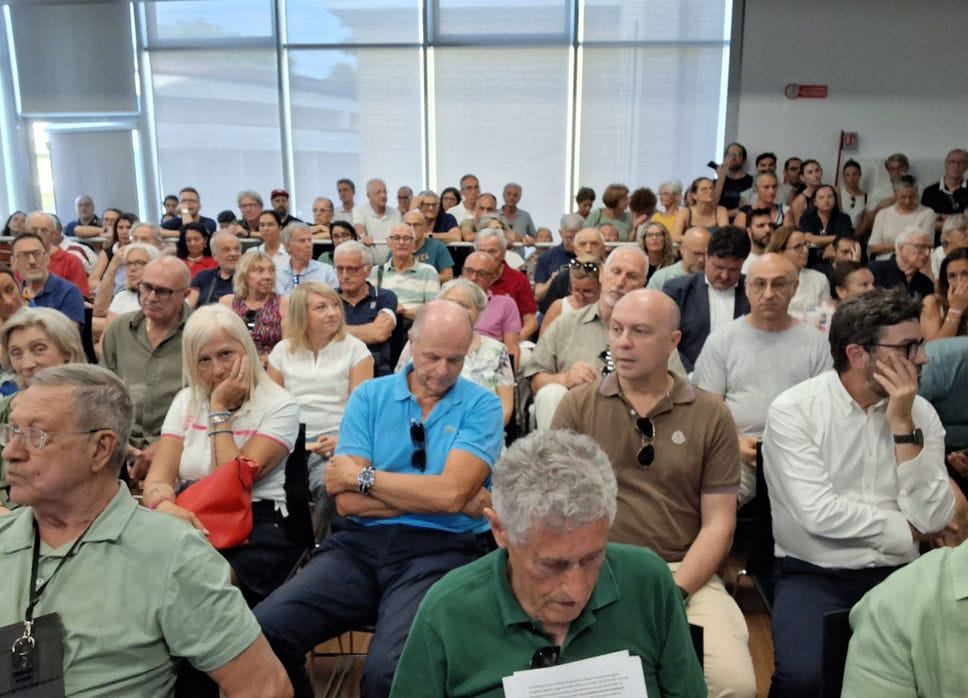 Data center Microsoft a Peschiera, un’assemblea di fuoco
