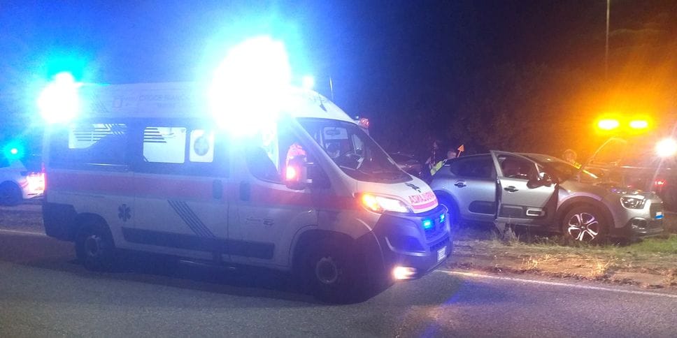 I soccorsi ai due giovani rimasti feriti (Cornalba)