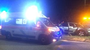 I soccorsi ai due giovani rimasti feriti (Cornalba)