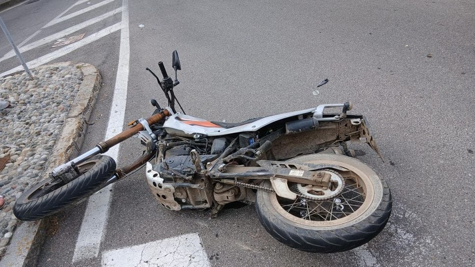 Zelo, schianto con un’auto:  motociclista 54enne sbalzato sul parabrezza e poi sull’asfalto