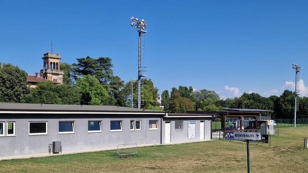 Basta spreco di acqua potabile: un pozzo per il campo da calcio