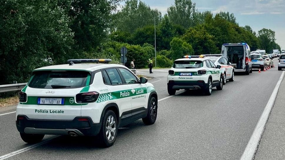 Incidente in via Emilia: 36enne in moto ferito dopo un tamponamento
