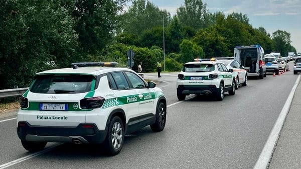Incidente in via Emilia: 36enne in moto ferito dopo un tamponamento
