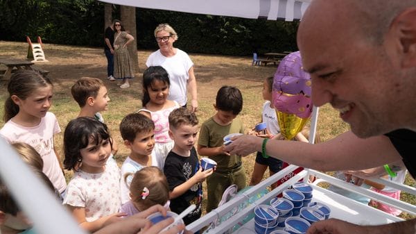 Passerini gelataio per i bambini dell’infanzia