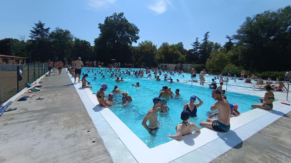 Quasi 4mila per un tuffo in vasca, piscine comunali prese d’assalto