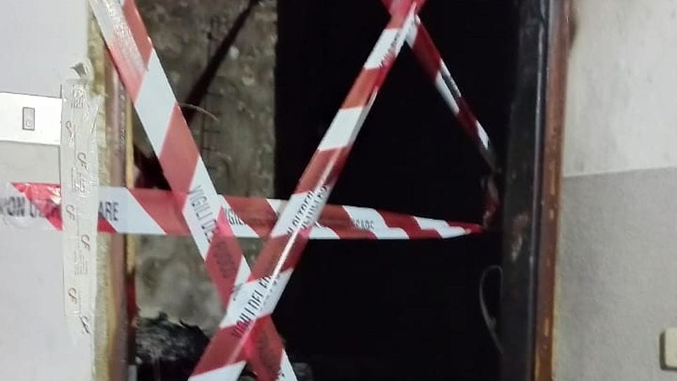 San Giuliano: agente incendiò la porta di casa della compagna, arrestato e condannato