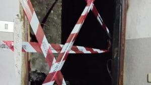 San Giuliano: agente incendiò la porta di casa della compagna, arrestato e condannato