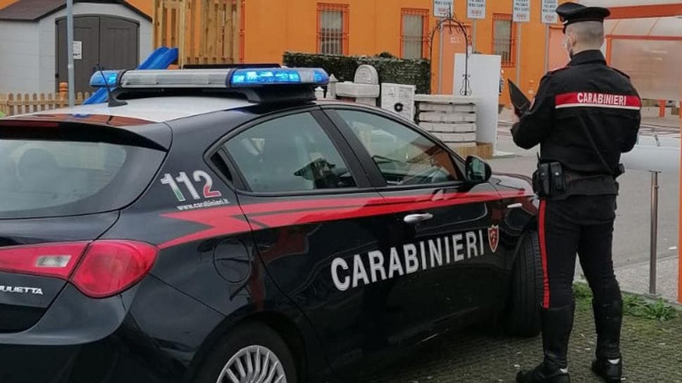 Trovato senza vita nell’auto immersa nel canale: le indagini dei carabinieri