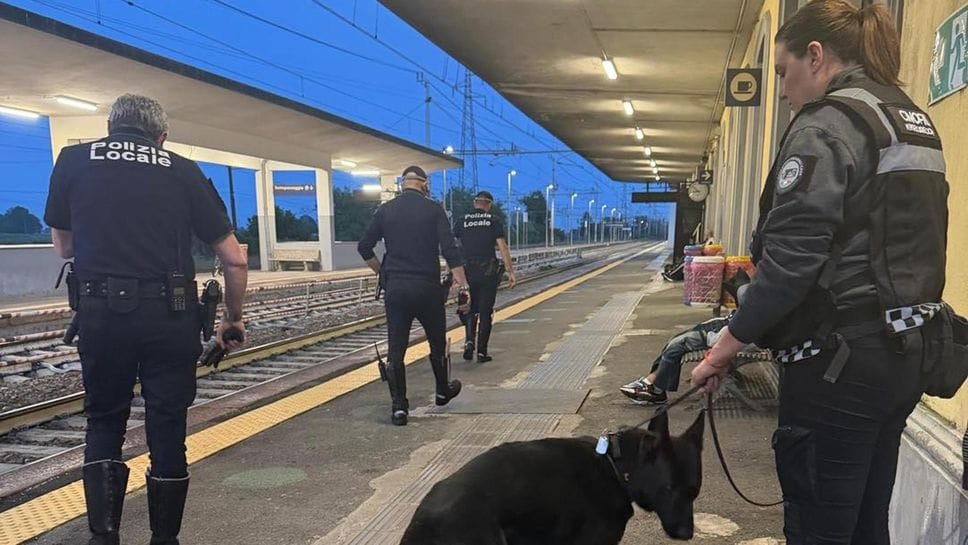 Nordafricano picchiato in stazione, si rifugia in centro