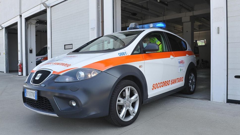 Paullo, profondo taglio mentre svuota la cantina: salvato dalla Croce bianca