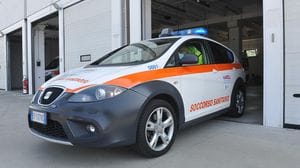 Paullo, profondo taglio mentre svuota la cantina: salvato dalla Croce bianca