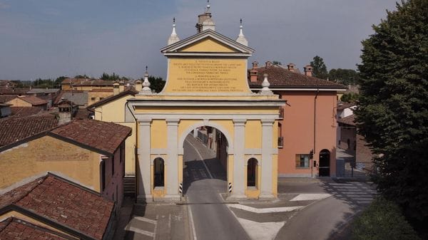Ciclista cade a terra, portato a Pavia in elicottero