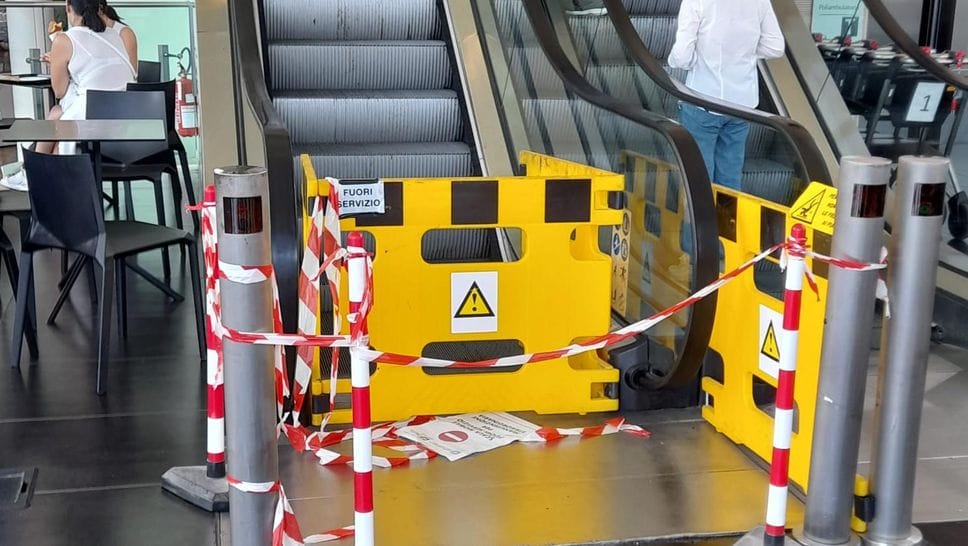Ospedale, scala mobile ancora bloccata