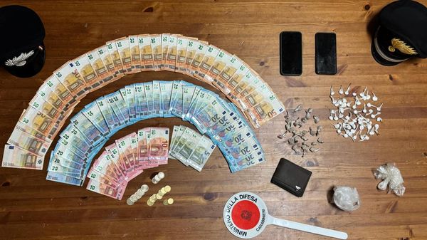 Sgominati i “delivery” della droga: tre misure cautelari per un giro d’affari da 160mila euro al mese
