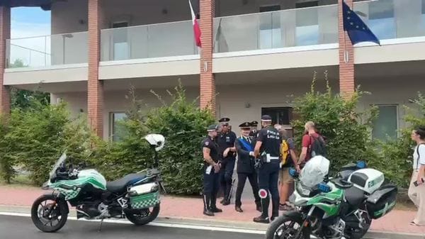 A San Donato la camera ardente dell'agente Francesco Imprezzabile