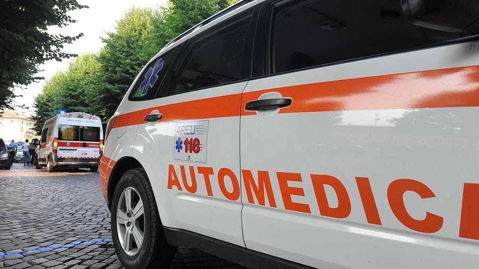 Esce di strada sulla Mantovana, 40enne ricoverato in codice giallo al San Matteo