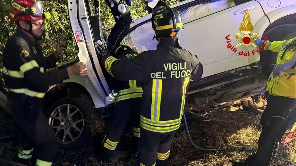 Esce di strada sulla Mantovana, 40enne ricoverato in codice giallo al San Matteo