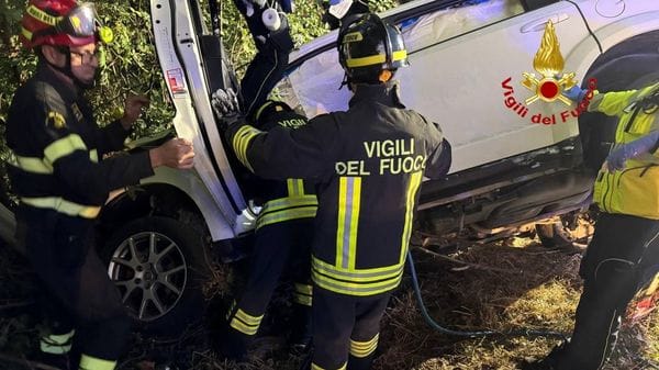Esce di strada sulla Mantovana, 40enne ricoverato in codice giallo al San Matteo
