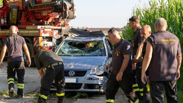 «L’abbiamo chiamato per aiutarlo ma lui ha chiuso tutti i finestrini»
