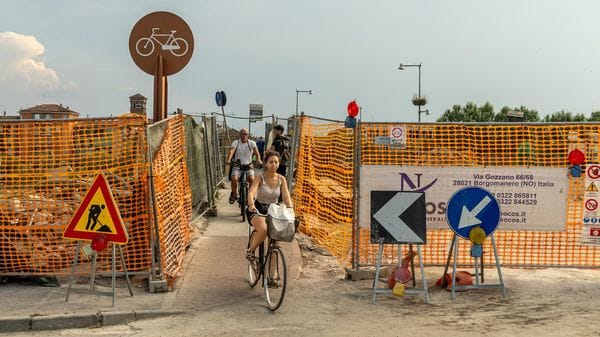 I negozianti dell’Oltreadda: «Ponte chiuso, da quattro mesi senza i ristori»