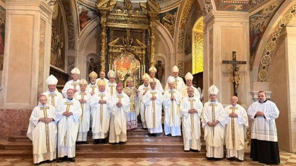 I vescovi lombardi riflettono sui valori di fede e servizio