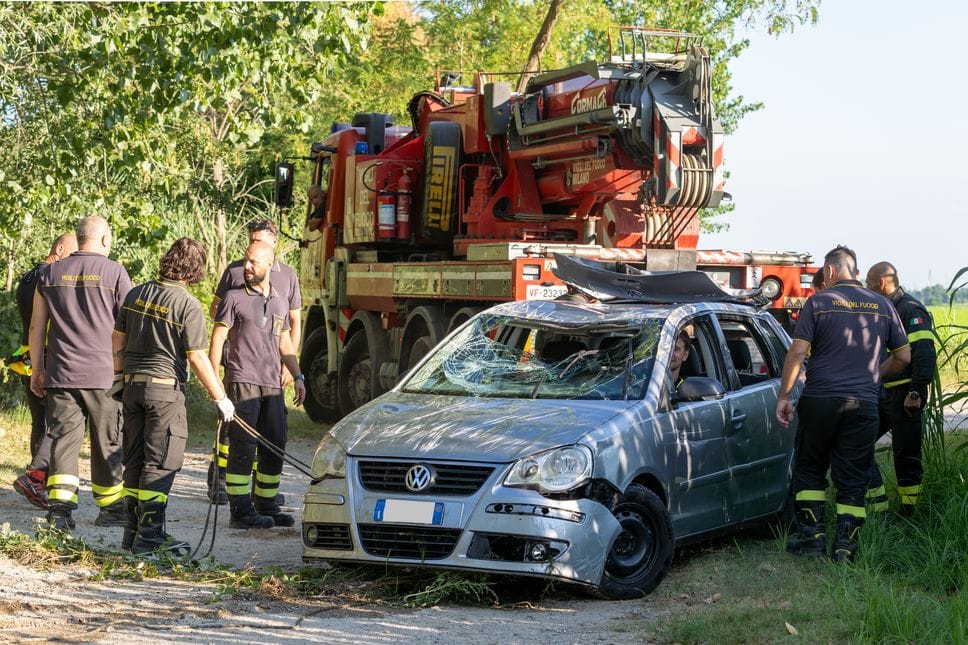Auto dentro la Muzza, attesa l’autopsia. Il cordoglio del sindaco Felissari. Le immagini e il video