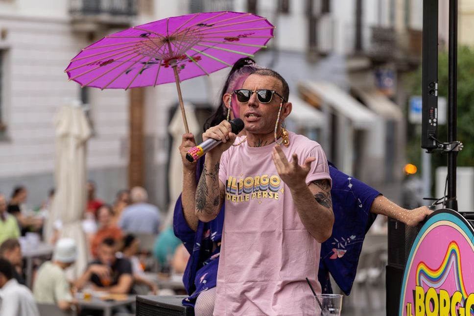 Un migliaio di persone per il Pride nel centro di Lodi. Le immagini