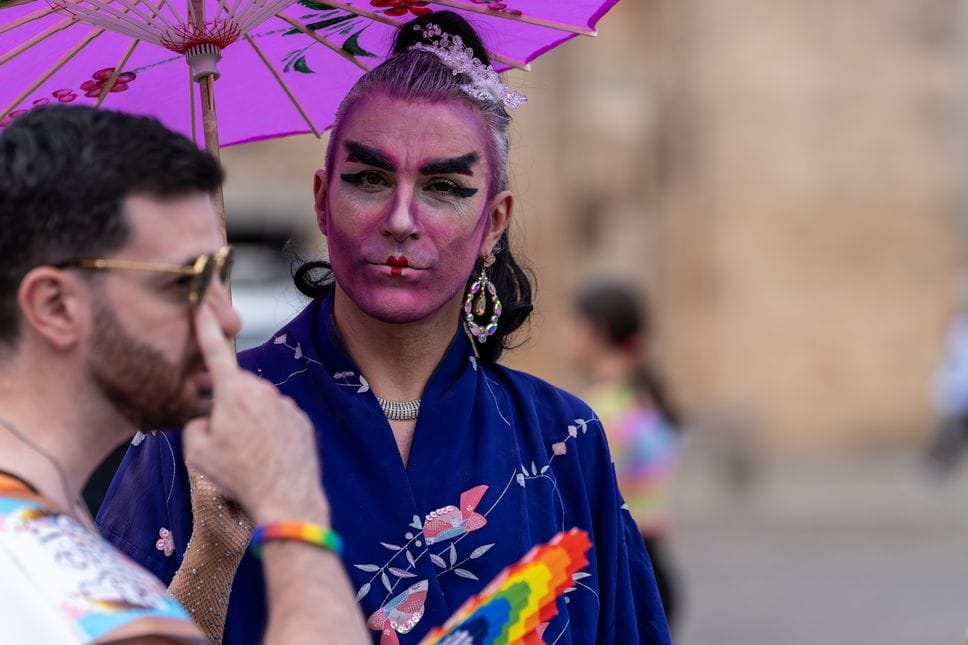 Un migliaio di persone per il Pride nel centro di Lodi. Le immagini