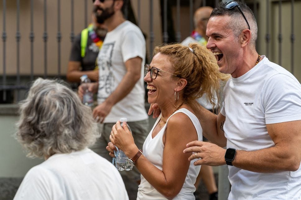 Un migliaio di persone per il Pride nel centro di Lodi. Le immagini