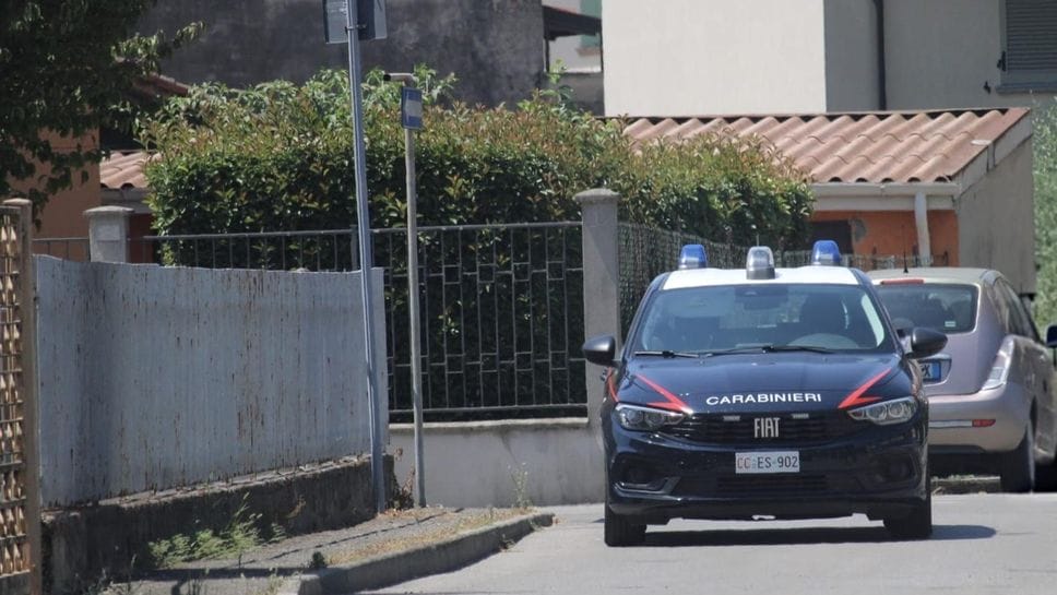 Un uomo trovato senza vita nella propria abitazione: sul posto il nucleo investigativo dei carabinieri e il medico legale