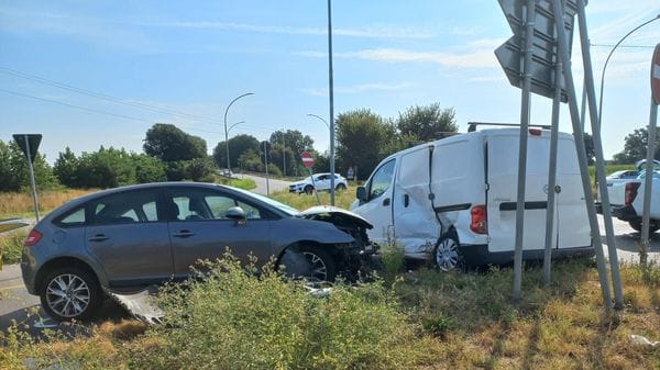 Violento schianto per una mancata precedenza, due feriti stamattina a Casalpusterlengo