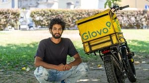 Vita da rider a Lodi, sotto il sole e uno stipendio da fame