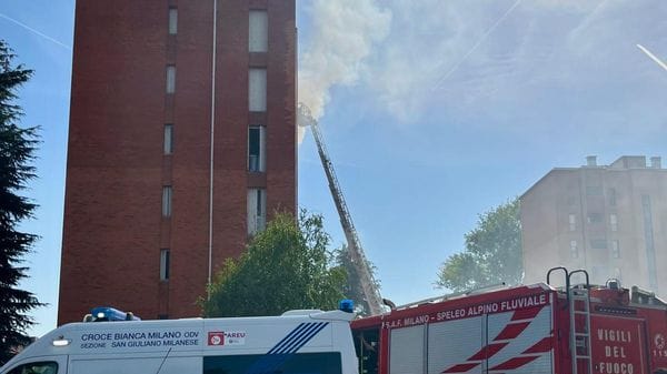 San Giuliano, incendio in un palazzo di via Repubblica