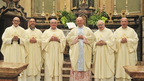Lodi: festa per il 40° di ordinazione di don Brusati nella chiesa del Carmine