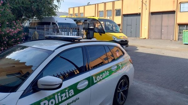 Mediglia, la polizia locale controlla anche i servizi di trasporto