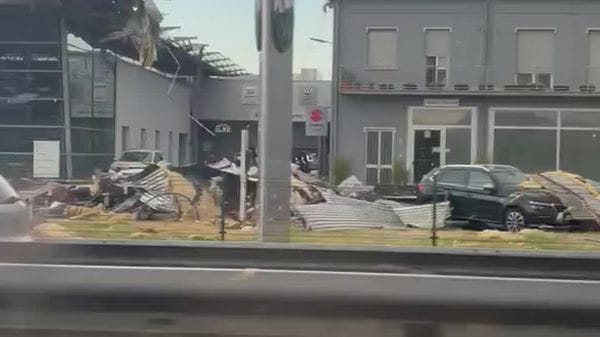La concessionaria Lazzari sulla 235 devastata dal tornado