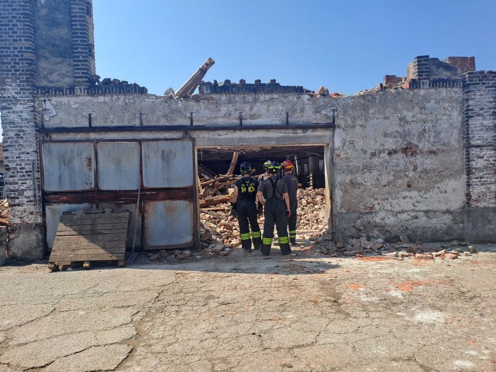 Mucche e manze muoiono sepolte nel crollo della cascina Paderno tra Massalengo e la Muzza