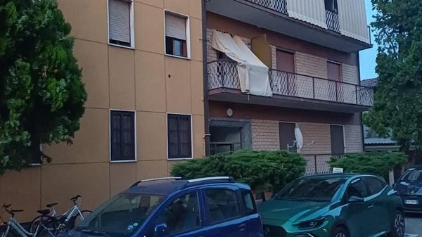 Palazzo resta senza corrente dopo il maxi temporale di questa mattina: pesanti disagi per 18 famiglie