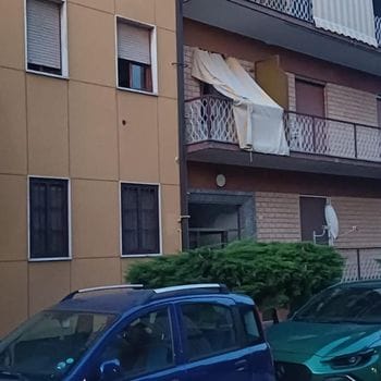Palazzo resta senza corrente dopo il maxi temporale di questa mattina: pesanti disagi per 18 famiglie