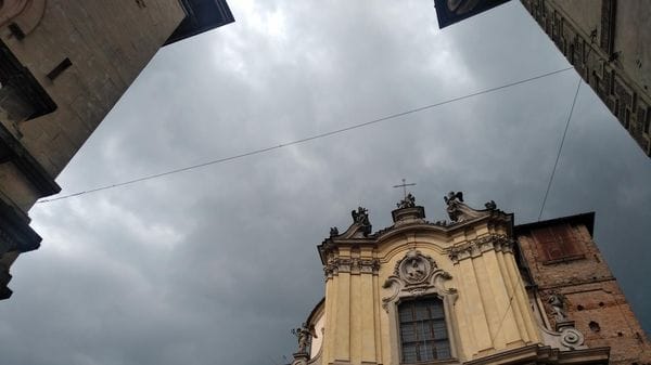 Violento temporale si scatena prima delle sette, Lodi e la provincia sferzati per mezz’ora da pioggia e raffiche di vento 