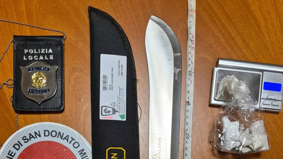 Blitz antidroga a San Donato: sequestrati un machete e cento ovuli di Lsd