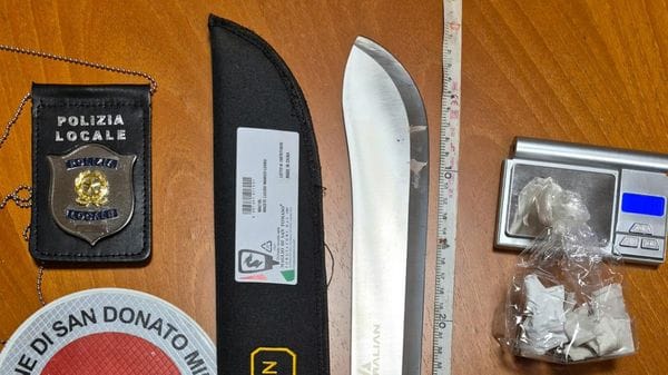 Blitz antidroga a San Donato: sequestrati un machete e cento ovuli di Lsd
