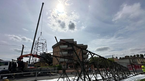 Lodi dice addio ai tralicci Terna: scompare lo “skyline elettrico”