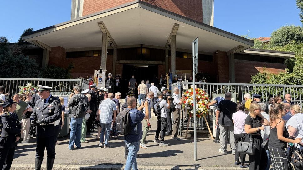 Addio a Francesco Imprezzabile, l’agente deceduto durante un inseguimento a Peschiera