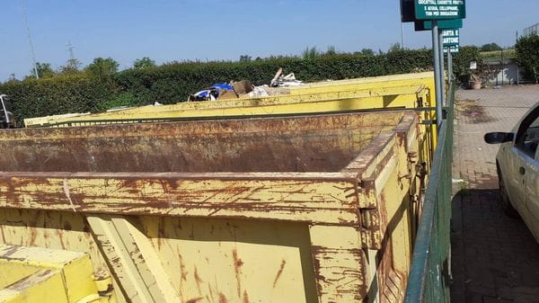 L’ultima frontiera dei furti, a Cerro scomparso un grosso cassone dei rifiuti