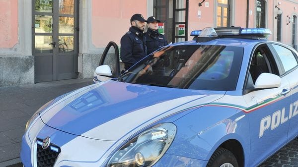 Lodi: testata in faccia a un 20enne per rapinarlo davanti alla stazione, la polizia arresta due minorenni