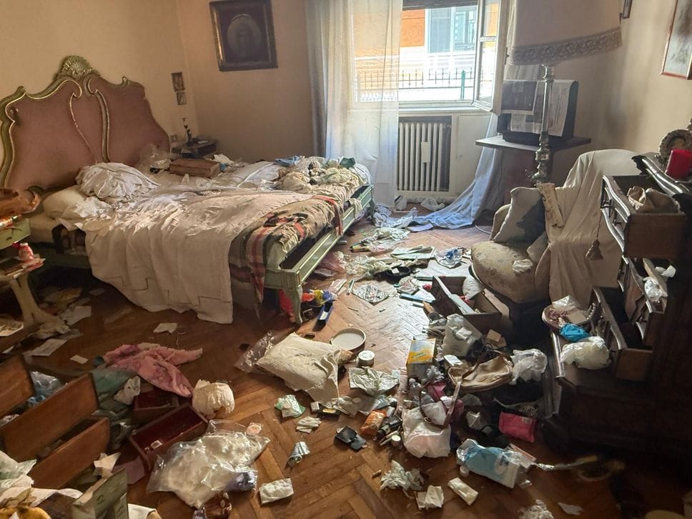 Melegnano: blitz dei vigili nella villa occupata dagli abusivi - GUARDA LE FOTO