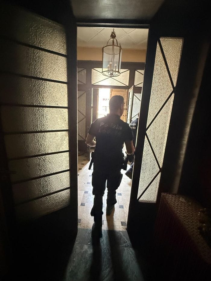 Melegnano: blitz dei vigili nella villa occupata dagli abusivi - GUARDA LE FOTO