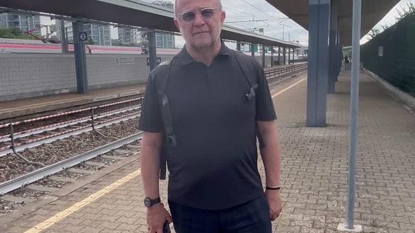 San Donato: Guido Massera alla stazione